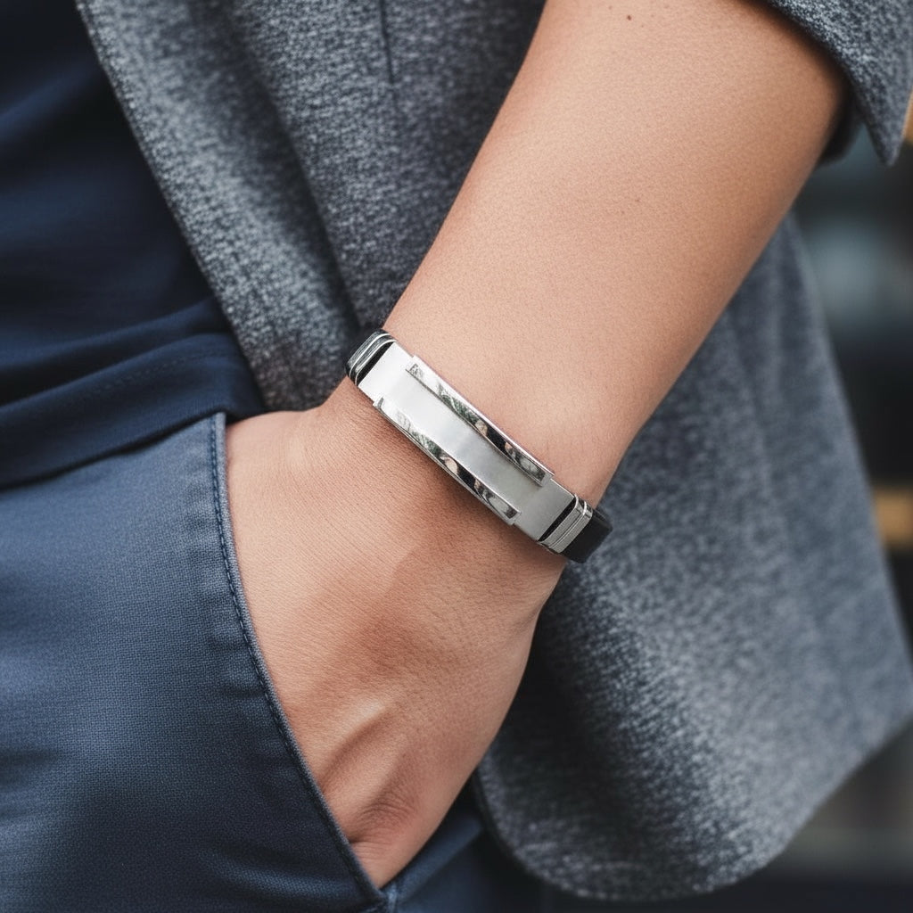 Pulsera de Caucho y Acero: Estilo Moderno y Elegante