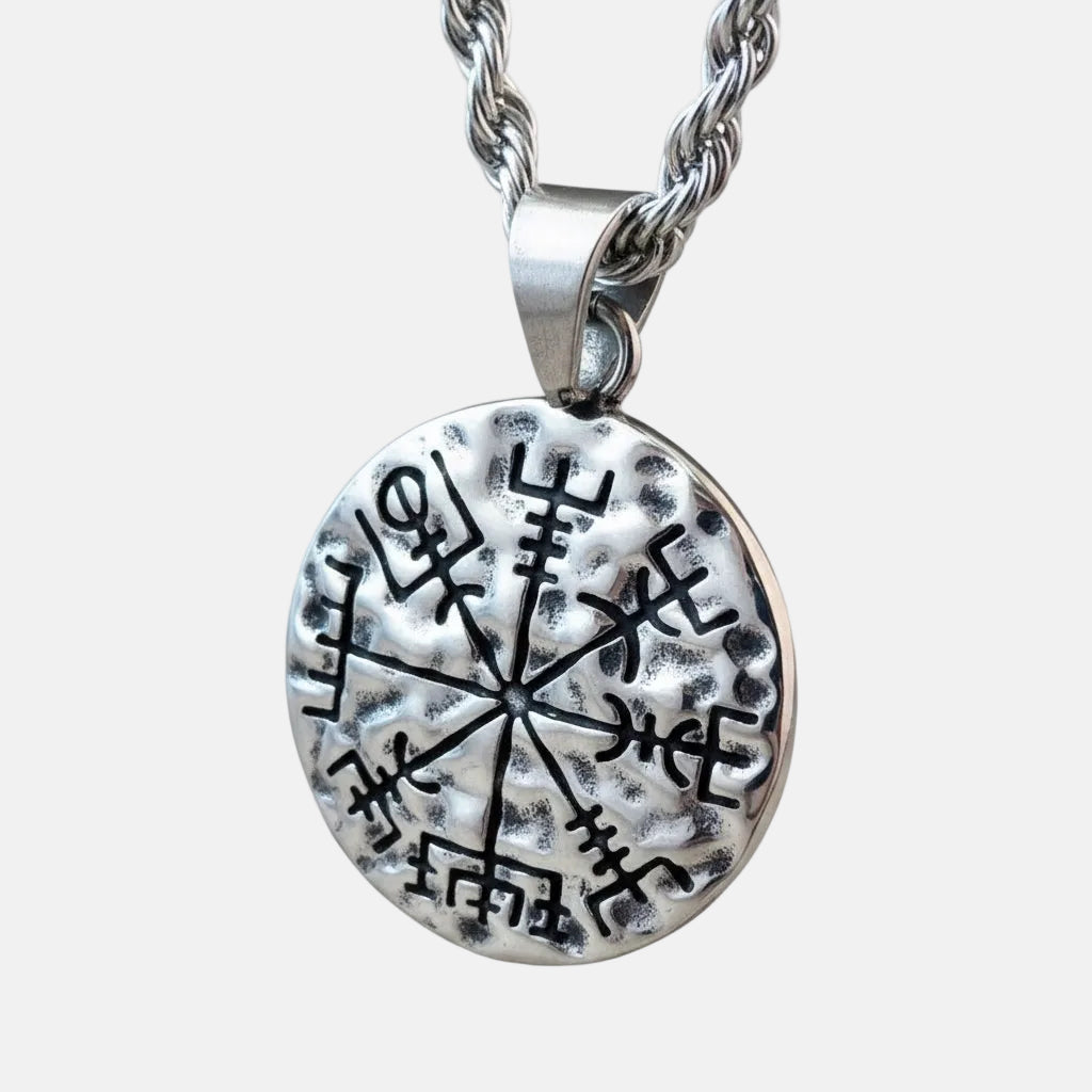 Collar Vikingo de Acero – Brújula Vikinga Vegvísir
