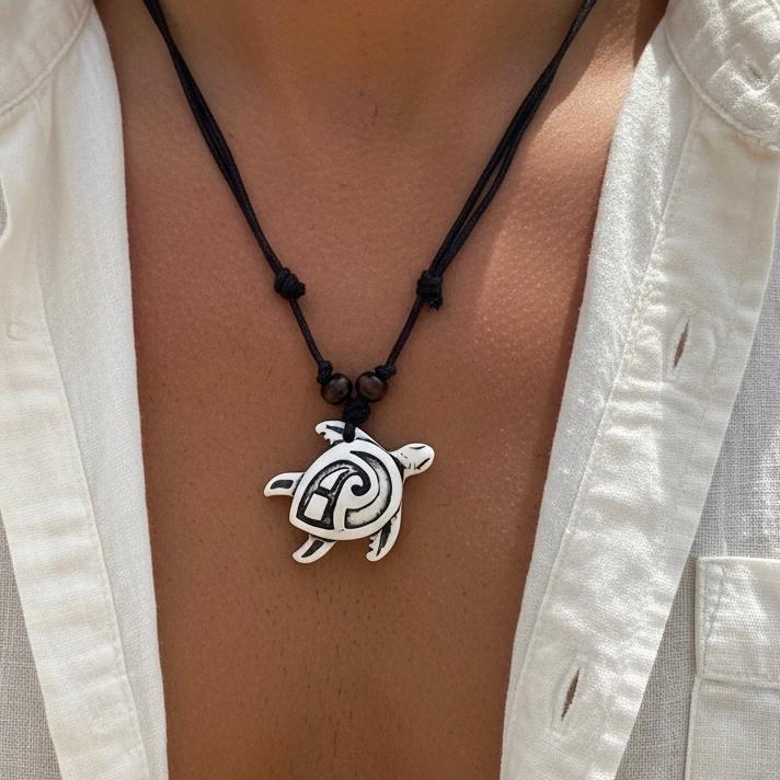 Collar Hawaiano con Tortuga Tribal Blanca