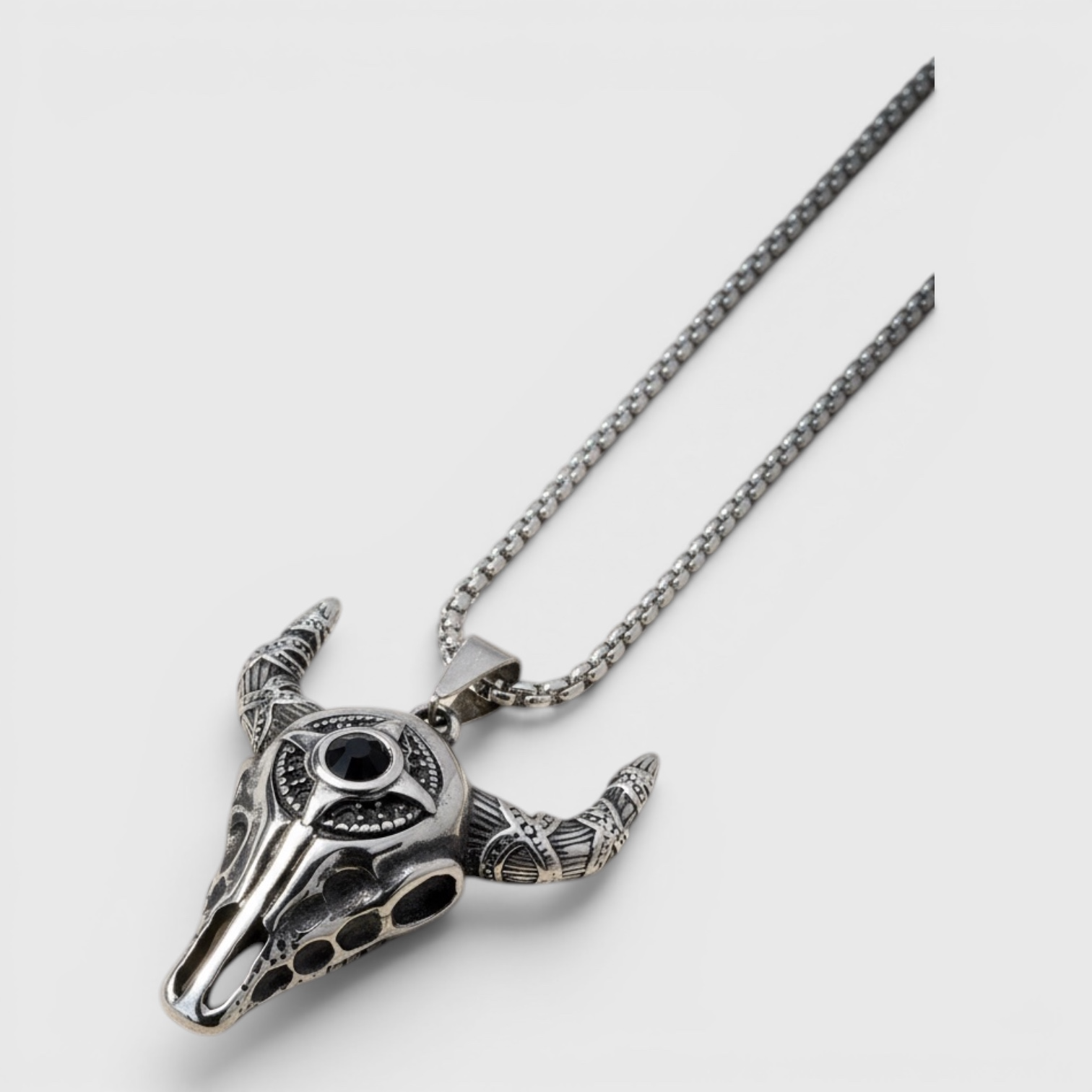 Collar Vikingo de Acero con Cabeza de Búfalo y Piedra Central