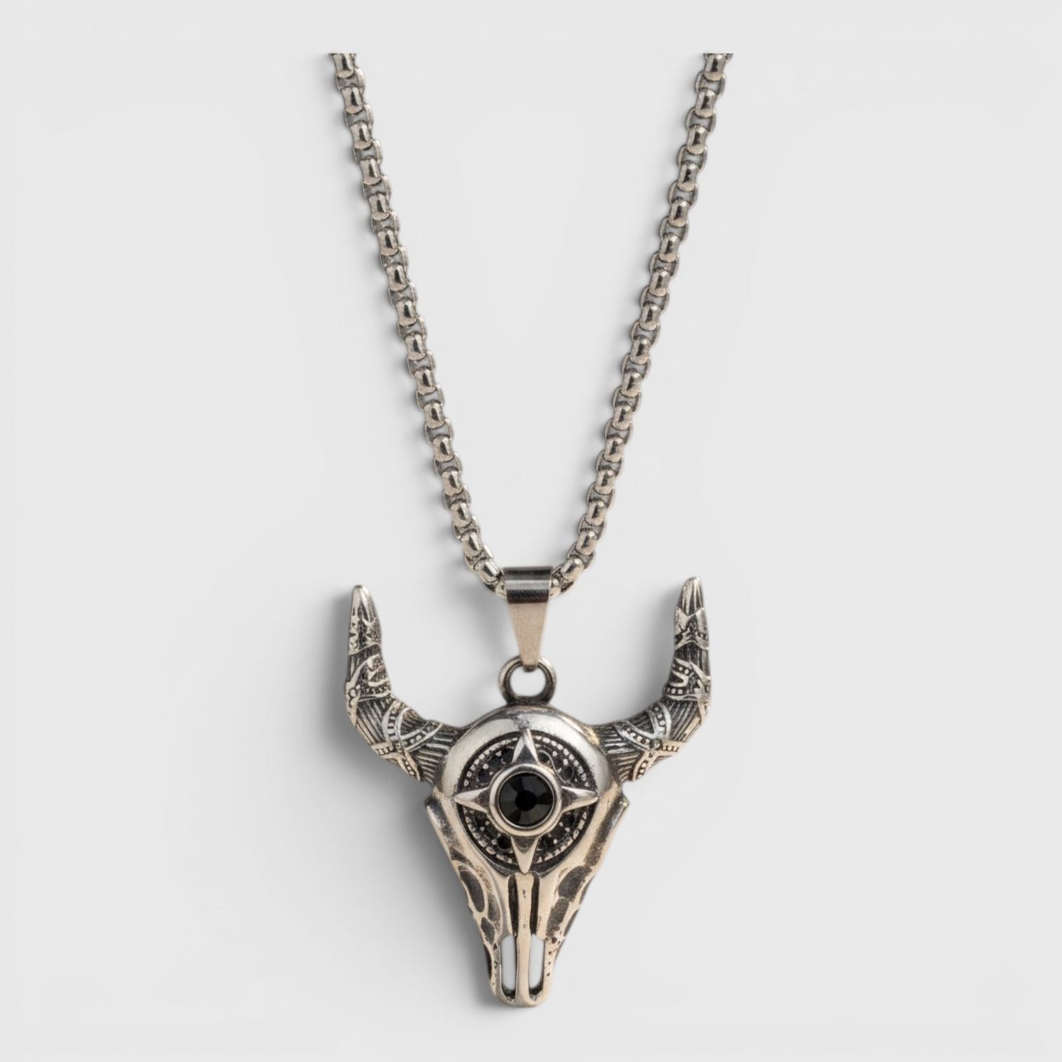 Collar Vikingo de Acero con Cabeza de Búfalo y Piedra Central
