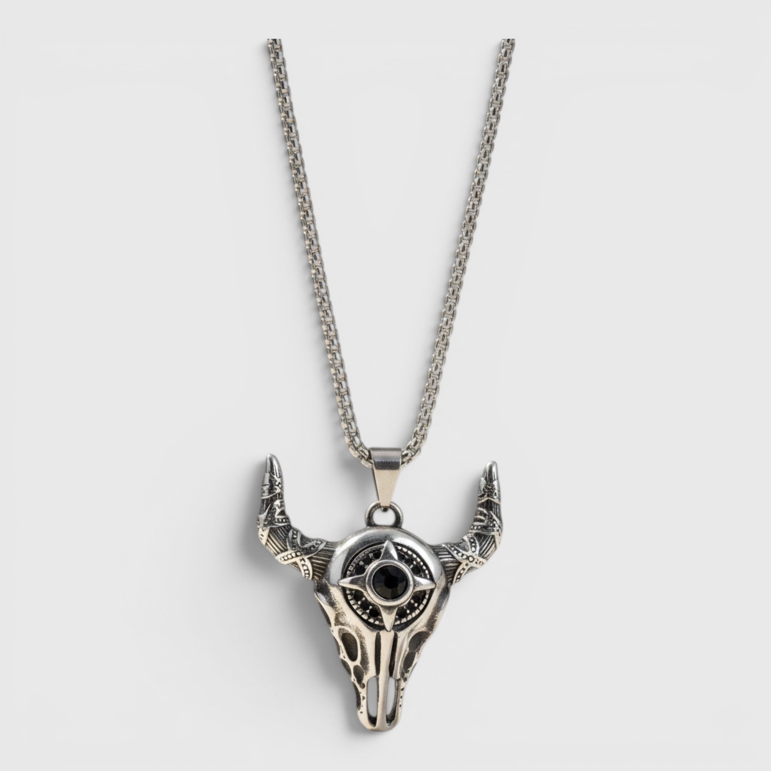 Collar Vikingo de Acero con Cabeza de Búfalo y Piedra Central