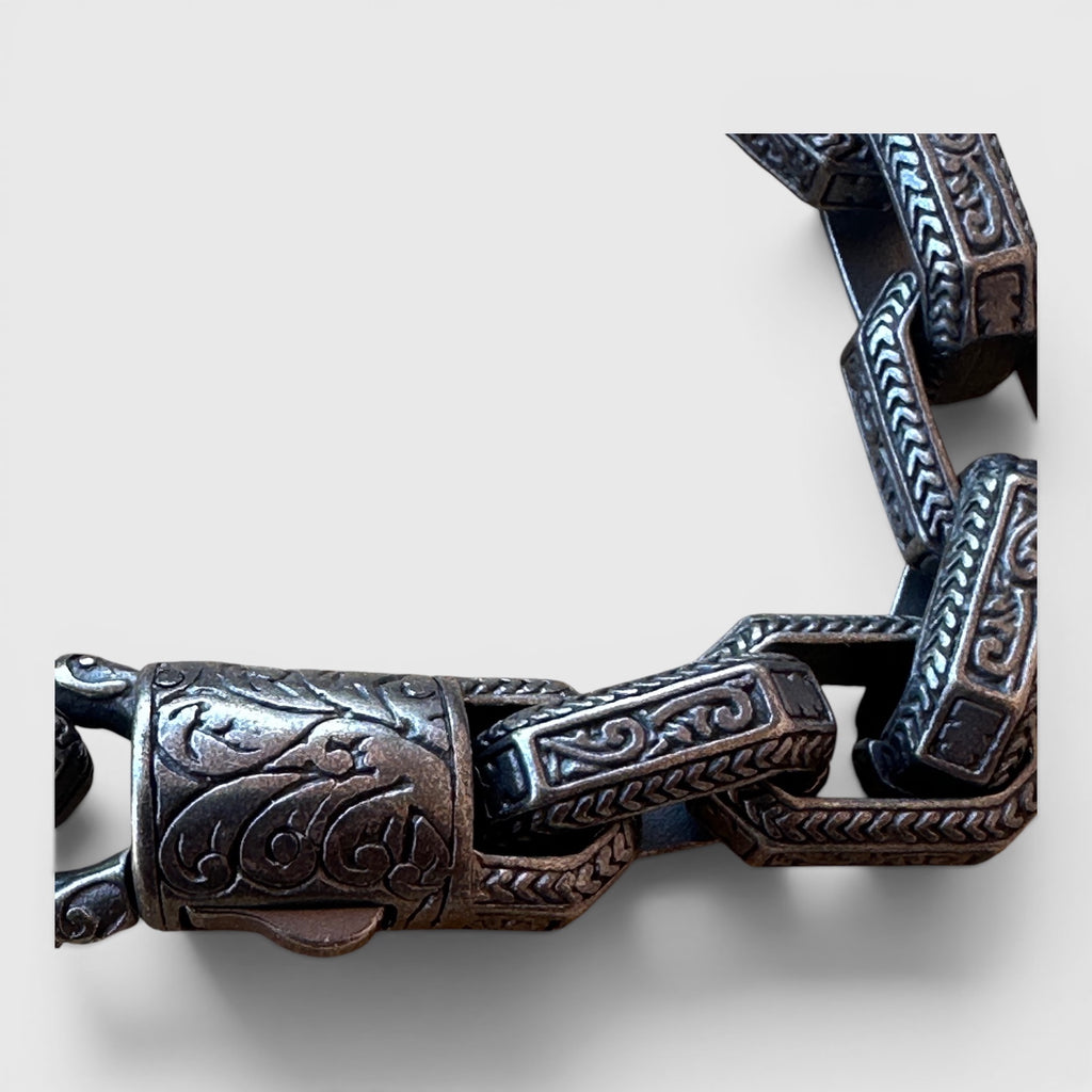 Pulsera de Acero Inspirada en Cadena Vikinga con Grabados Tribales Nórdicos