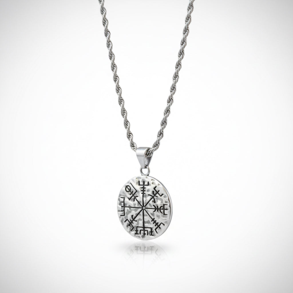 Collar Vikingo de Acero – Brújula Vikinga Vegvísir