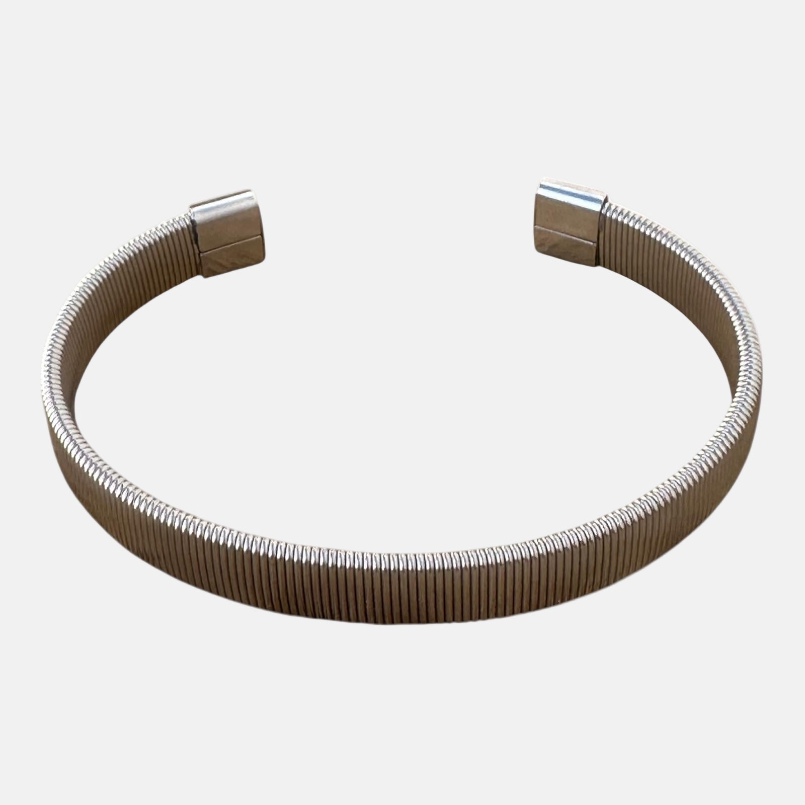 Pulsera de acero inoxidable: elegancia que perdura