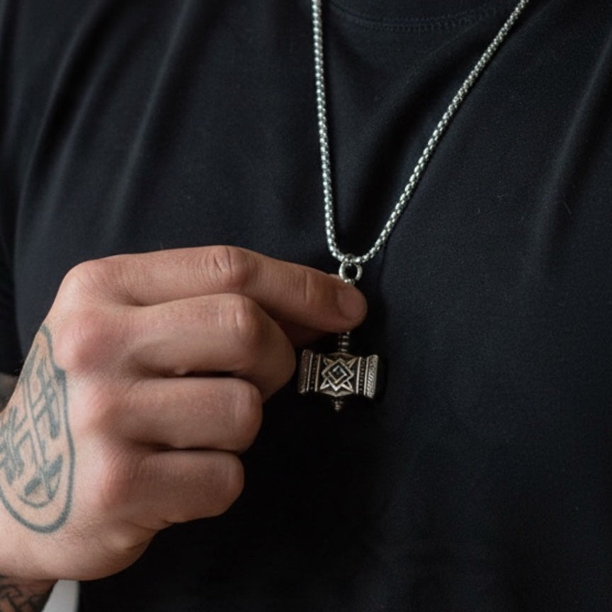 Collar Vikingo Martillo de Thor Mjölnir de Acero | Colgante Nórdico