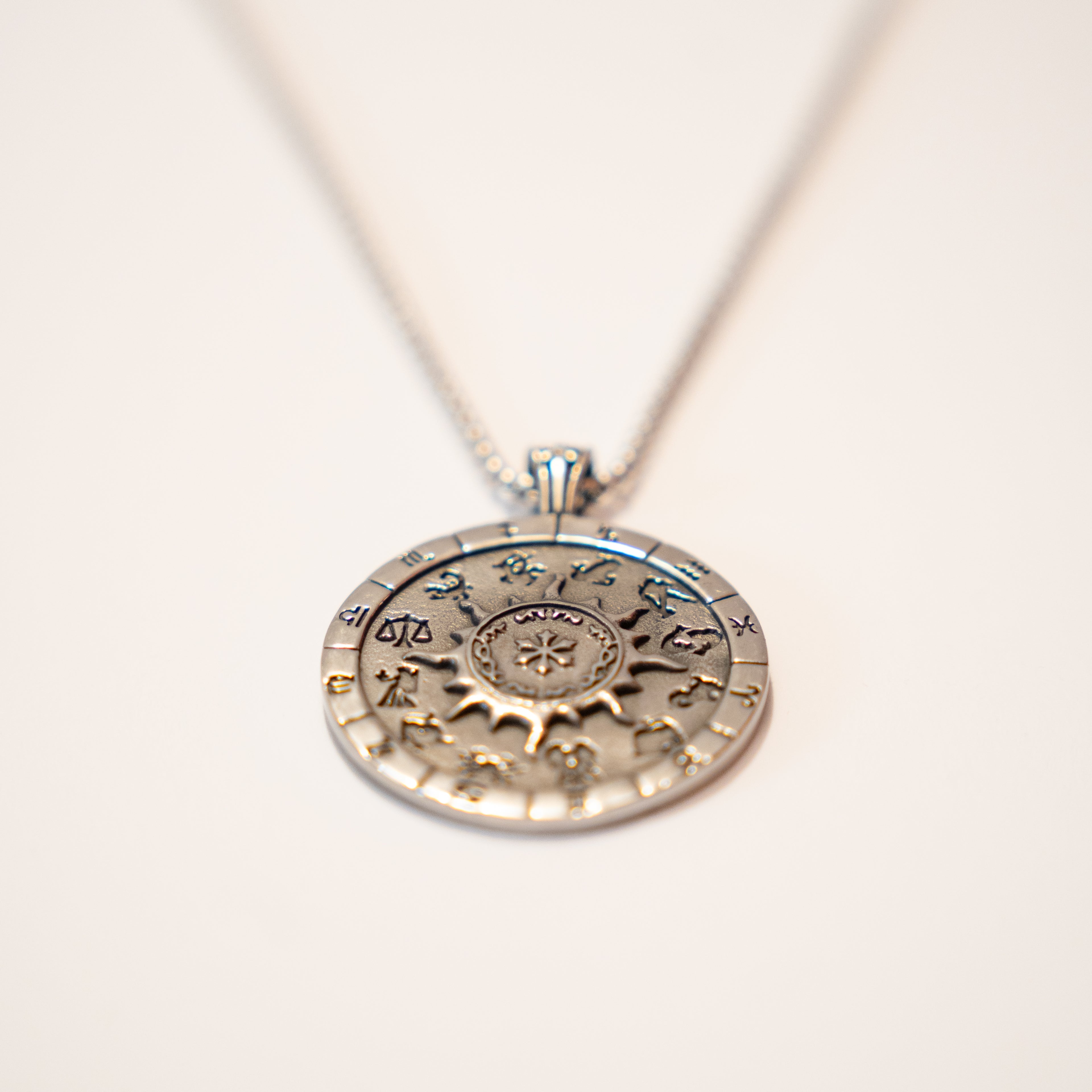 Colgante Zodiacal de Acero Inoxidable
