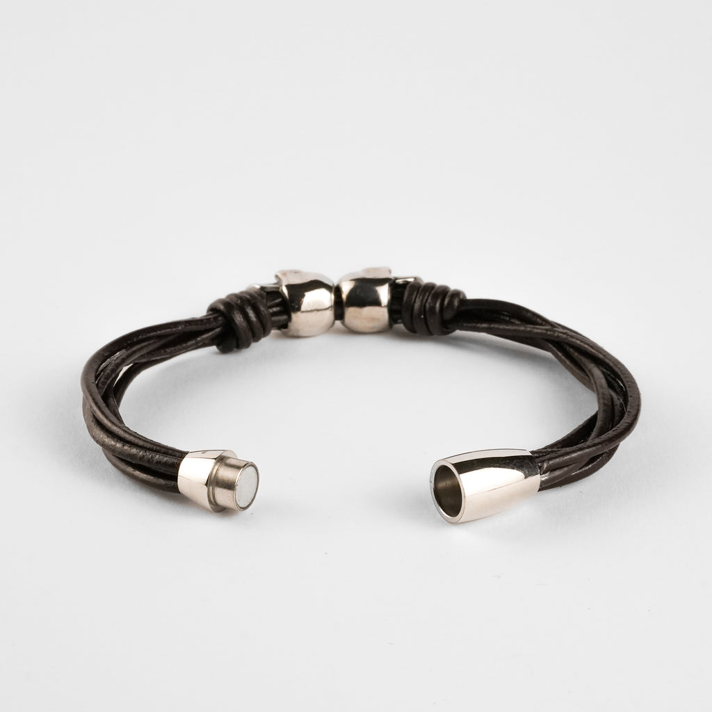 Pulsera Urbana de Cuero Trenzado y Acero Inoxidable con Calaveras