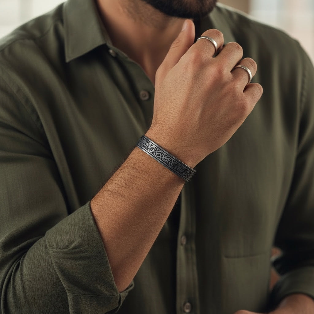 Pulsera Vikinga de Acero de Titanio – Fuerza y Espíritu